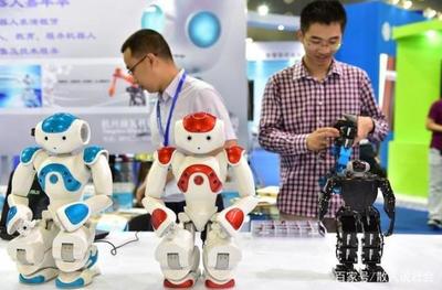 中国首个高度仿生女性智能机器人 美丽与智能的融合，开启人机交互新篇章